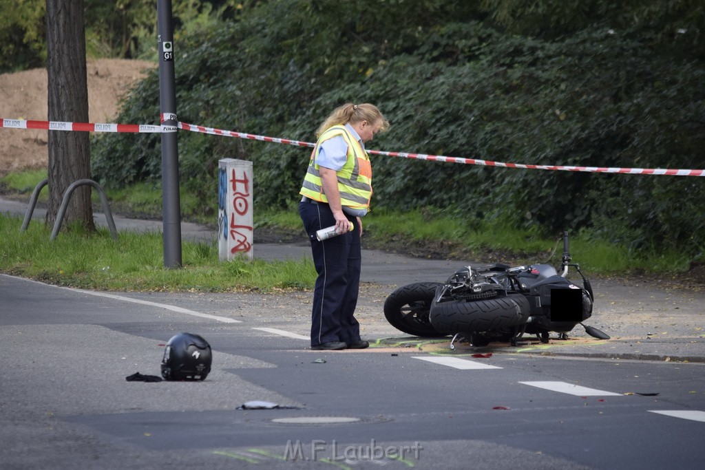 Schwerer Krad PKW Unfall Koeln Muelheim Am Springborn Cottbuserstr P055.JPG - Miklos Laubert